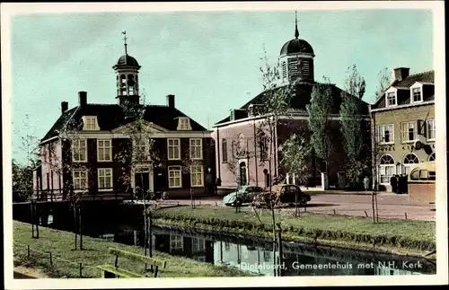 Ak Dinteloord Nordbrabant Niederlande, Gemeentehuis met N. H. Kerk