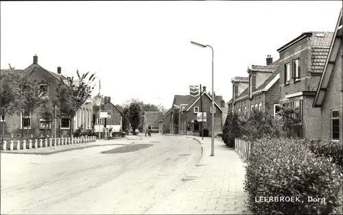 Ak Leerbroek Utrecht Südholland, Dorp, Straßenpartie, Wohnhäuser