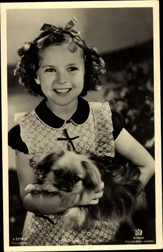 Ak Schauspielerin Shirley Temple, Portrait mit Hund, Pekingese