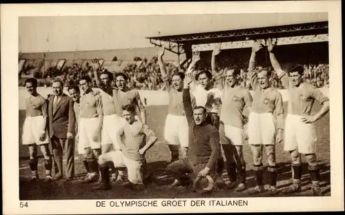 Ak Amsterdam Nordholland Niederlande, Olympiade 1928, Fußball, De Olympische Groet der Italianen