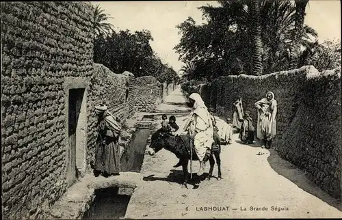 Ak Laghouat Algerien, La Grande Seguia, Mann auf Esel, Kanal, Einheimische