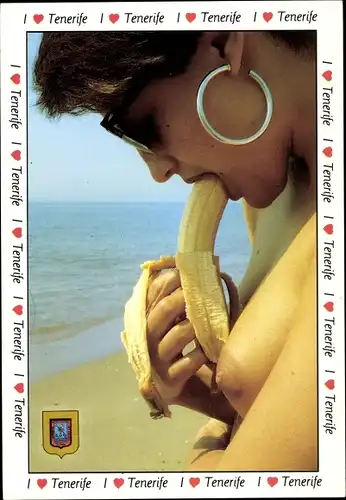 Ak I love Tenerife, nackte Frau am Strand isst eine Banane, Busen