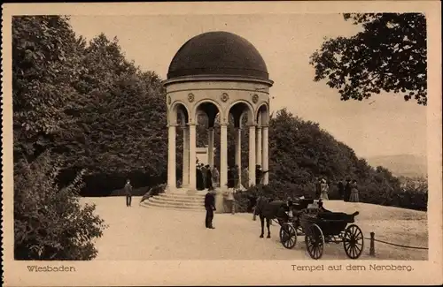 Ak Wiesbaden in Hessen, Tempel auf dem Neroberg, Kutsche