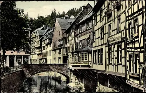 Ak Monschau Montjoie in der Eifel, Fachwerkhäuser an der Rur