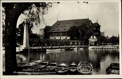 Ak Konstanz am Bodensee, Gondelhafen und Conziliumsgebäude, Ruderboote