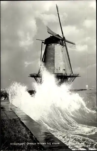 Ak Vlissingen Zeeland Niederlande, Oranje molen bij storm, Windmühle