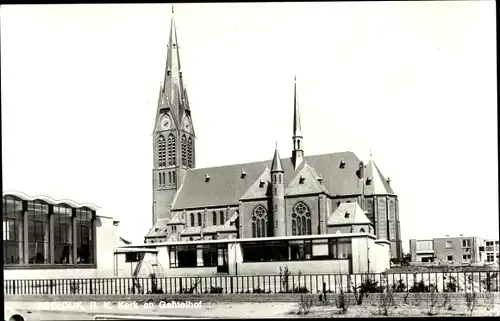 Ak Poeldijk Südholland, R. K. Kerk en Gantelhof