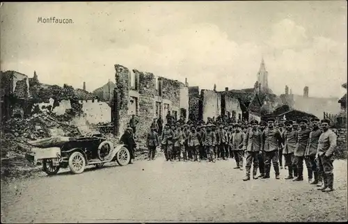 Ak Montfaucon Doubs, Kriegszerstörung 1. WK, franz. Soldaten