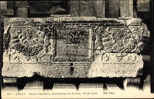 Ak Arles Bouches du Rhône, Musée Lapidaire, Sarcophage de Licinia, dit de Léda