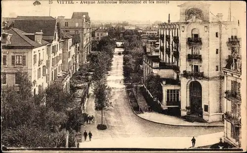 Ak Vittel Lothringen Vosges, Avenue Ambroise Bouloumie et les Hotels