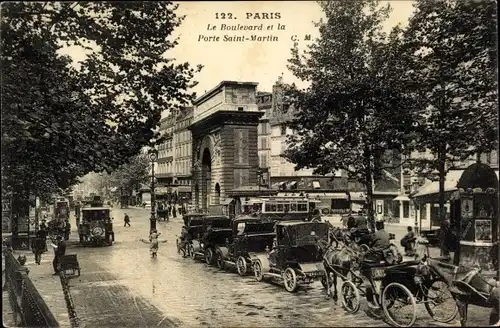 Ak Paris X, Le Boulevard et la Porte Saint-Martin, Kutsche, Auto