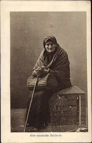 Ak Alte russische Bettlerin, Portrait