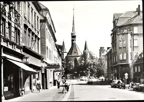 Ak Zittau in Sachsen, Äußere Weberstraße, Links Hotel Volkshaus, Weberkirche, Passanten