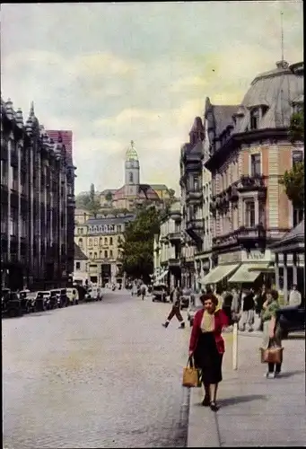Ak Aue im Erzgebirge Sachsen, Straße der Befreiung mit Friedenskirche, Passanten