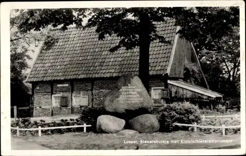 Ak Losser Overijssel Niederlande, Blekershuisje met Klootschletersmonument