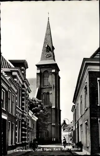 Ak Genemuiden Overijssel Niederlande, Ned. Herv. Kerk met Pastorie