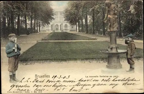 Ak Bruxelles Brüssel, la nouvelle fontaine au parc