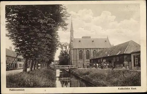 Ak Hellevoetsluis Südholland, Katholieke Kerk, Kanal, Brücke, Kirche
