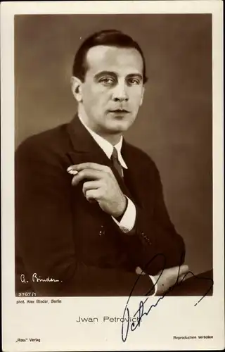 Ak Schauspieler Iwan Petrovich, Portrait, Zigarette, Autogramm