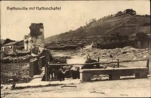 Ak Hattonville Hattonchâtel Lothringen Meuse, Teilansicht, Ruinen, Kriegszerstörungen, Pferde, I. WK