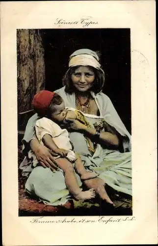 Ak Algerien, Scènes et Types, Femme arabe et son enfant, Algerierin mit Säugling an der Brust