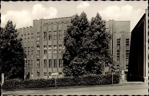 Ak Reichenbach im Vogtland, Ingenieurschule f. Textiltechnik, Mittelbau