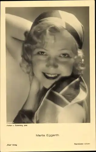 Ak Schauspielerin und Opernsängerin Marta Eggerth, Portrait, Kopftuch