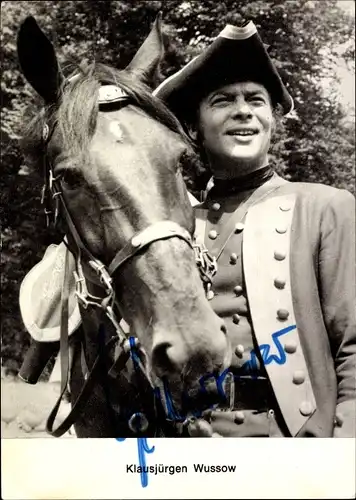 Ak Schauspieler Klausjürgen Wussow, Portrait mit Pferd, Autogramm
