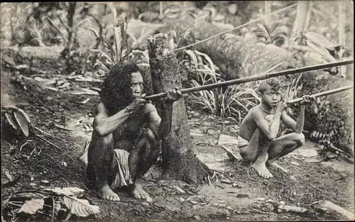 Ak Malaysia, Wild Sakei, Perak, Jäger mit Blasrohr