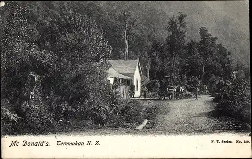 Ak Teremakan Neuseeland, Mc Donald's, Straßenpartie mit Gebäude