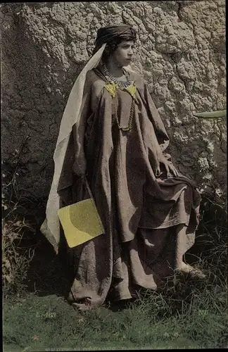 Ak Maghreb, Frau in traditioneller Kleidung, Tracht
