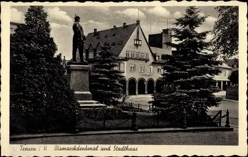 Ak Treuen im Vogtland, Bismarckdenkmal und Stadthaus