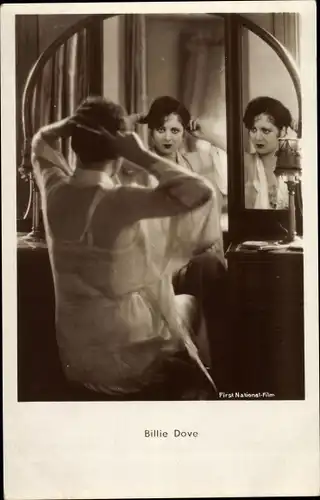 Ak Schauspielerin Billie Dove, Portrait vor Spiegel