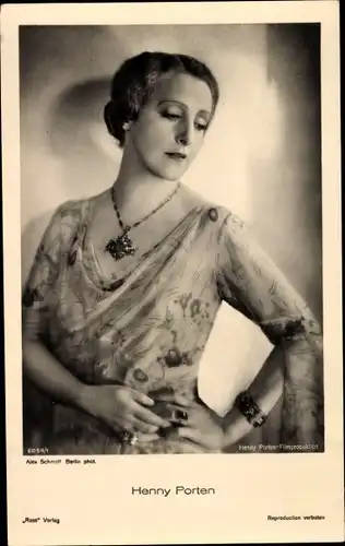 Ak Schauspielerin Henny Porten, Portrait