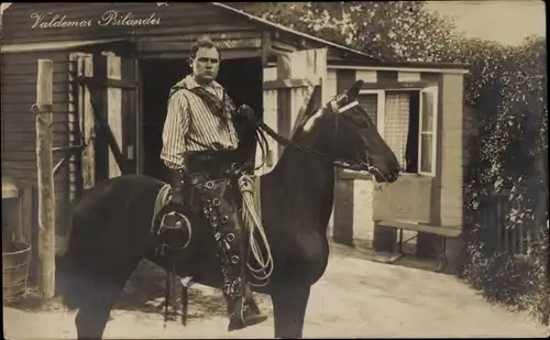 Ak Schauspieler Valdemar Psilander zu Pferd, Cowboy, Western Filmszene