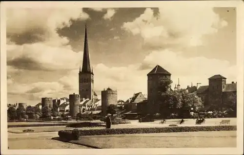 Foto Ak Tallinn Reval Estland, Kirche, Türme der Stadtmauer