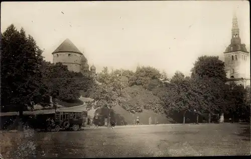 Foto Ak Tallinn Reval Estland, Harjumägi, Teilansicht, Turm, Bus