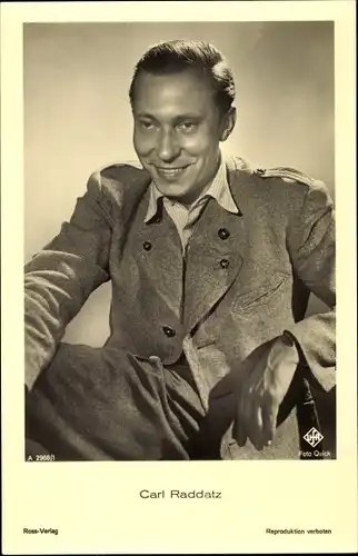 Ak Schauspieler Carl Raddatz, Sitzportrait, UFA Film, Ross Verlag A 2988 1