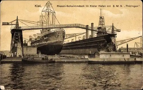 Ak Kiel, Riesenschwimmdock im Kieler Hafen, SMS Thüringen, Deutsches Kriegsschiff