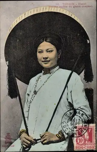 Ak Hanoi Tonkin Vietnam, Femme coiffee du grand chapeau