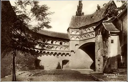 Ak Naumburg an der Saale, Straßenpartie am Marientor, Mauer