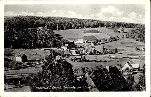 Ak Rehefeld Zaunhaus Altenberg im Erzgebirge, Talstraße mit Schule, Panorama