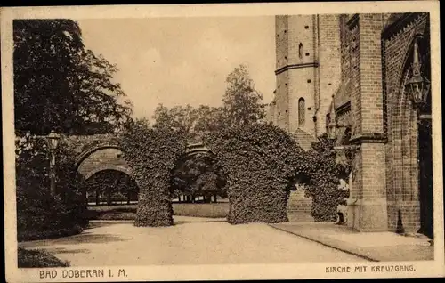 Ak Bad Doberan in Mecklenburg, Kirche mit Kreuzgang, Münster