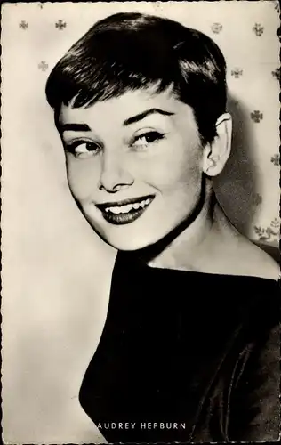 Ak Schauspielerin Audrey Hepburn, Portrait