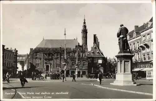 Ak Haarlem Nordholland Niederlande, Grote Markt met stadhuis en standbeeld Laurens Janszoon Coster