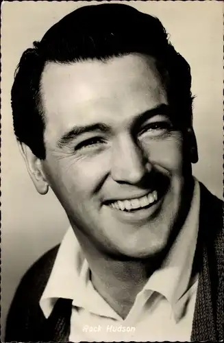 Ak Schauspieler Rock Hudson, Portrait, Flammen über Afrika