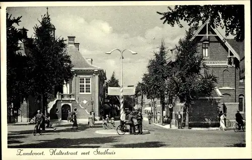 Ak Zandvoort Nordholland Niederlande, Haltestraat met Stadhuis