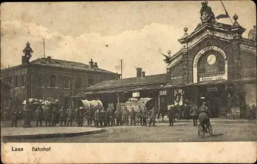 Ak Laon Aisne, Bahnhof, Soldaten