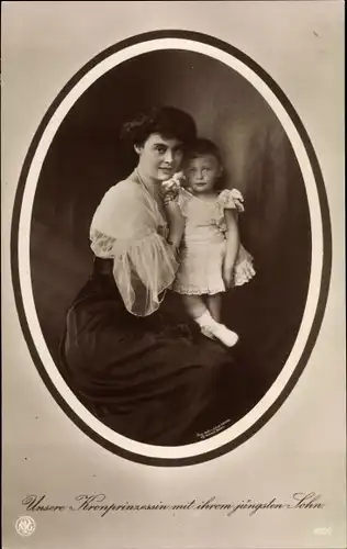 Ak Kronprinzessin Cecilie von Preußen mit ihrem jüngsten Sohn Friedrich Georg, NPG 4602