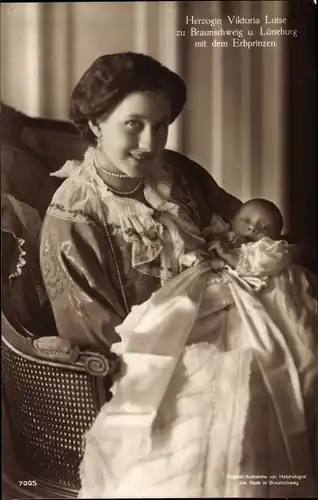 Ak Herzogin Viktoria Luise zu Braunschweig und Lüneburg, Erbprinz Ernst August